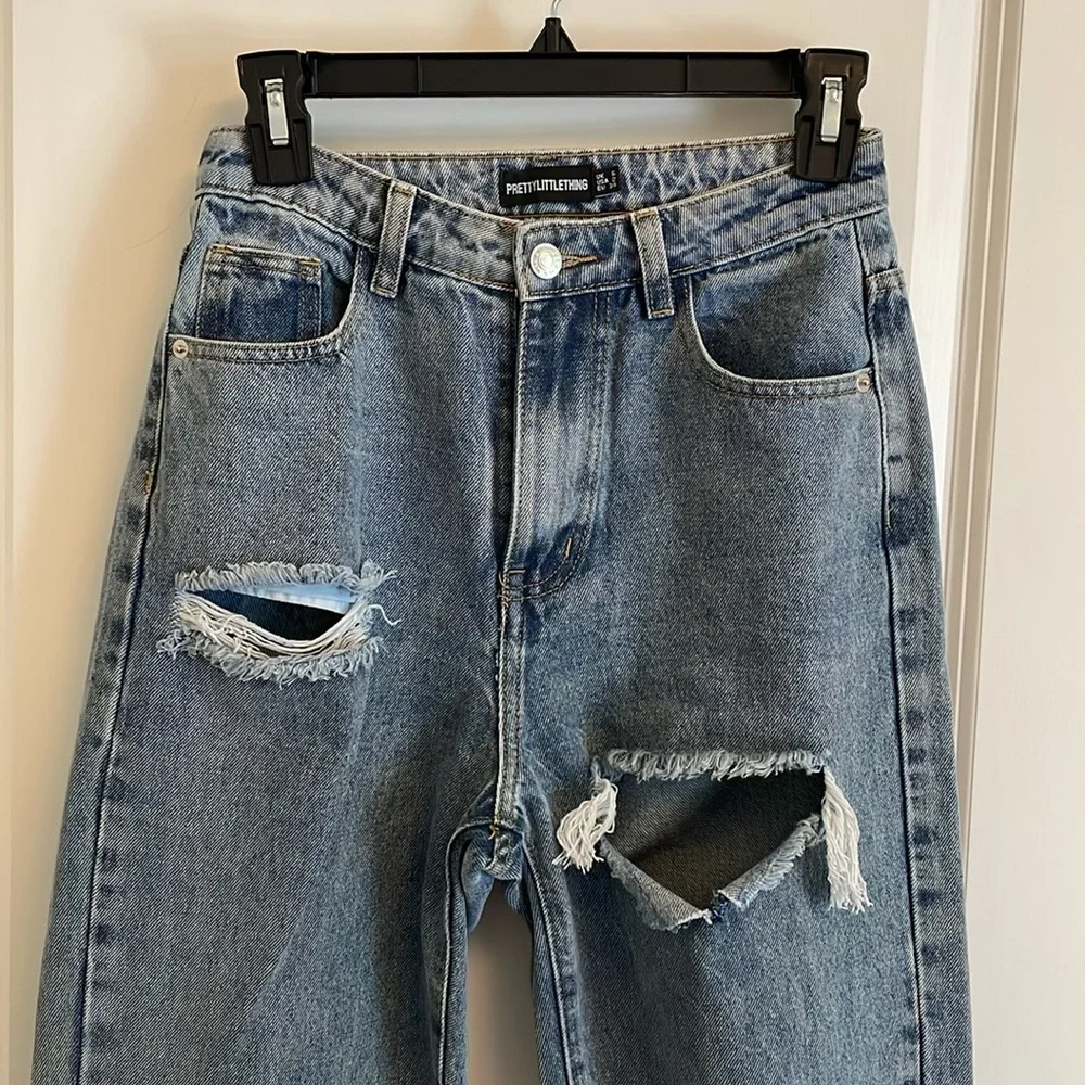 PrettyLittleThing Ripped Jeans - Picture 2 of 6